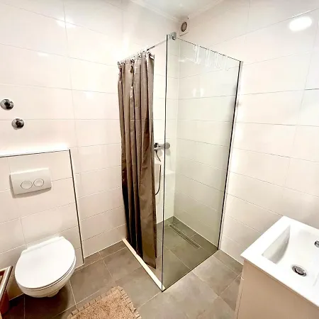 Victoria تروغير