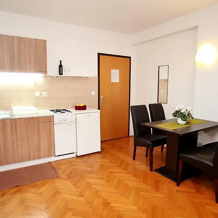 Victoria Apartment